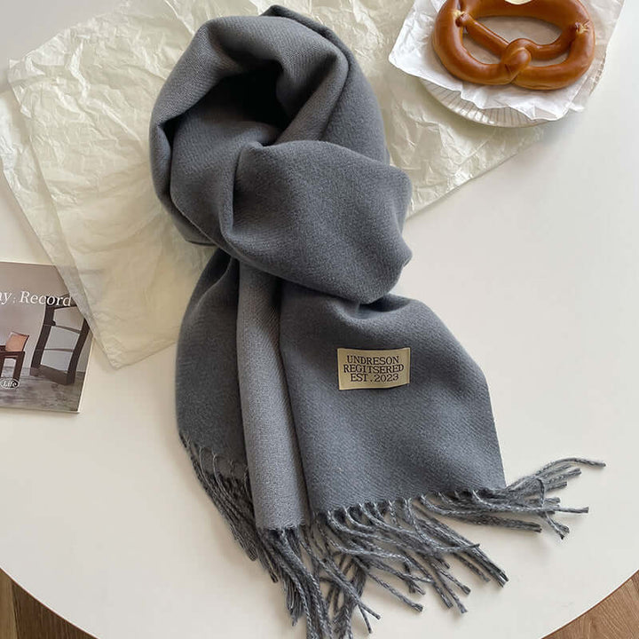 Chaleur et élégance : écharpe réversible en cachemire pour femme, l'accessoire mode luxe indispensable cet hiver.