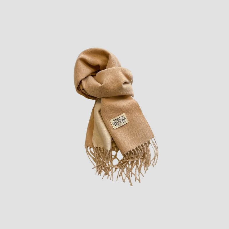 Écharpe réversible en cachemire pour femme, douce et luxueuse, idéale pour l'hiver et la mode.