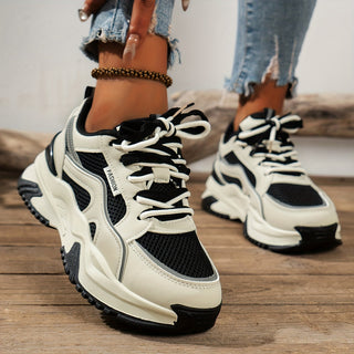 Chaussures de marche Romi pour femmes, semelle épaisse offrant un excellent confort et style urbain.