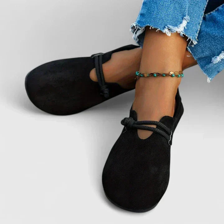 Chaussures plates élégantes Clara femmes avec soutien voûte plantaire, idéales pour la marche estivale.