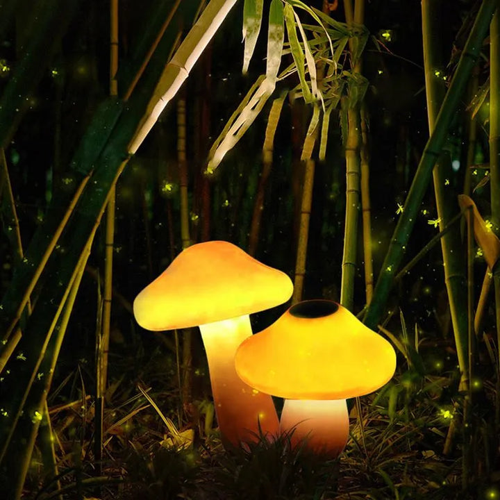 Lampe de jardin LED orange en résine, forme champignon. Éclairage extérieur décoratif et résistant aux intempéries.