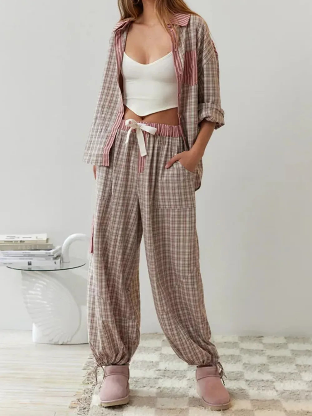 Pyjama femme élégant et luxueux 2 pièces en coton doux, pour un confort décontracté et une sensation supérieure.