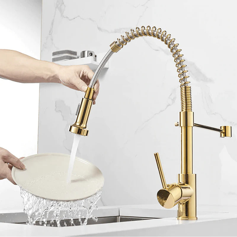Mitigeur de cuisine chrome, douchette à ressort ergonomique pour usage quotidien.