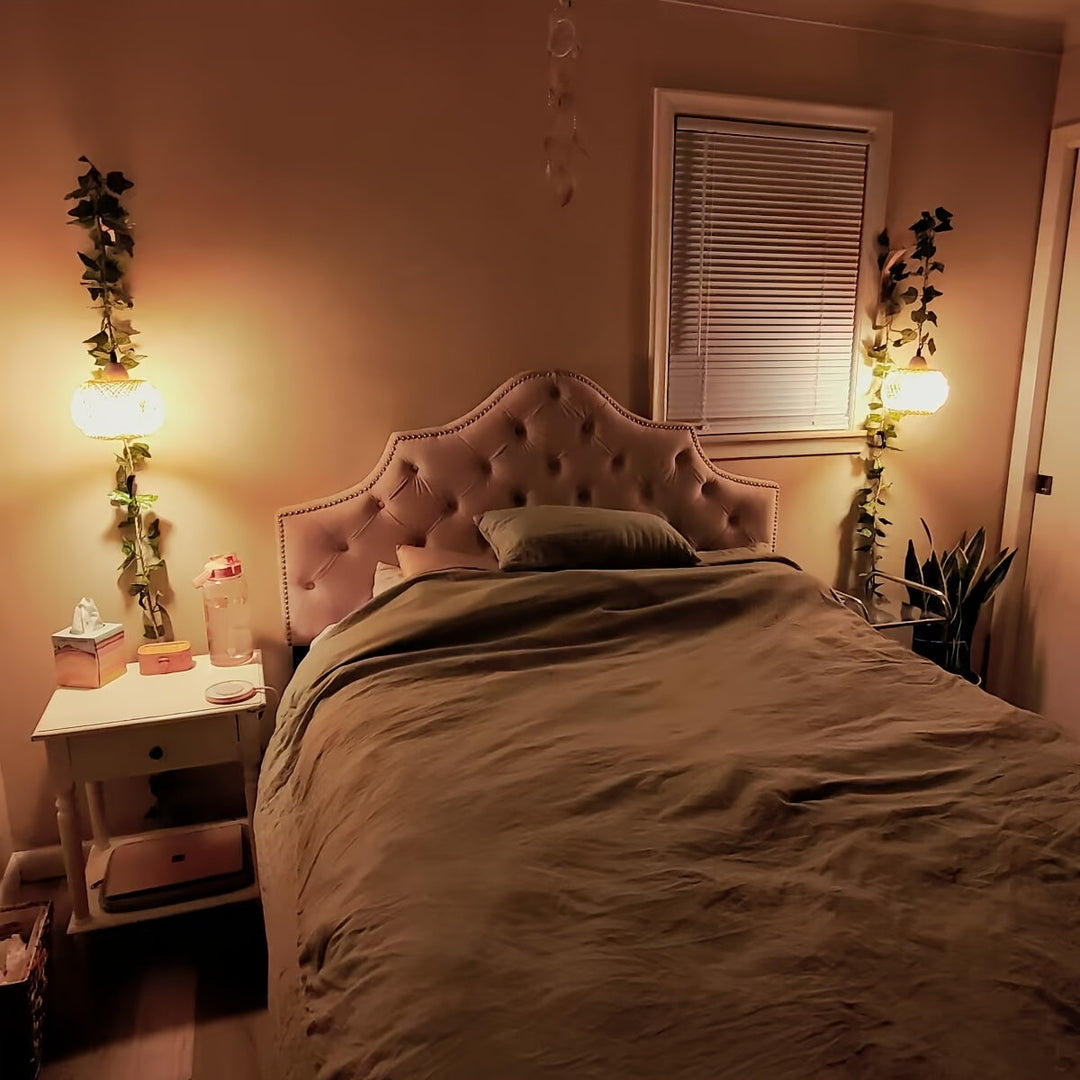 Lampe murale bohème en bambou naturel, abat-jour tissé. Ambiance rustique et chaleureuse pour votre intérieur.