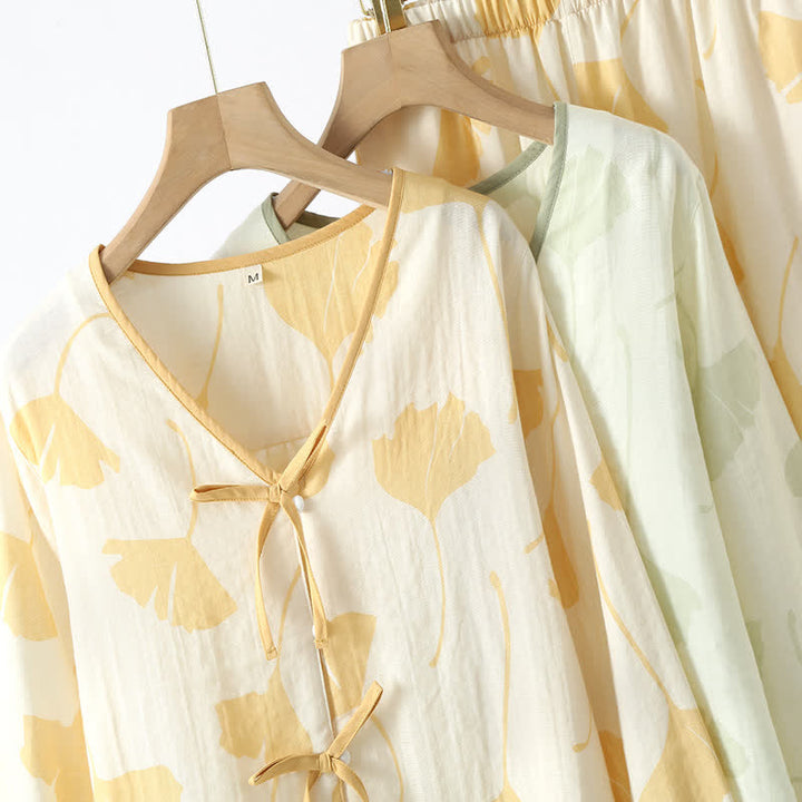 Ensemble pyjama femme doux et léger pour un confort optimal, motifs ginkgo, parfait pour la détente.