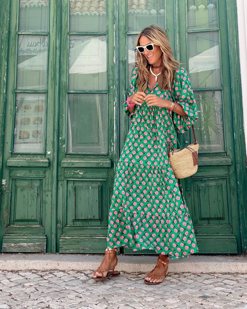Modèle de robe longue femme très confortable, un vêtement chic et polyvalent pour la mode féminine.
