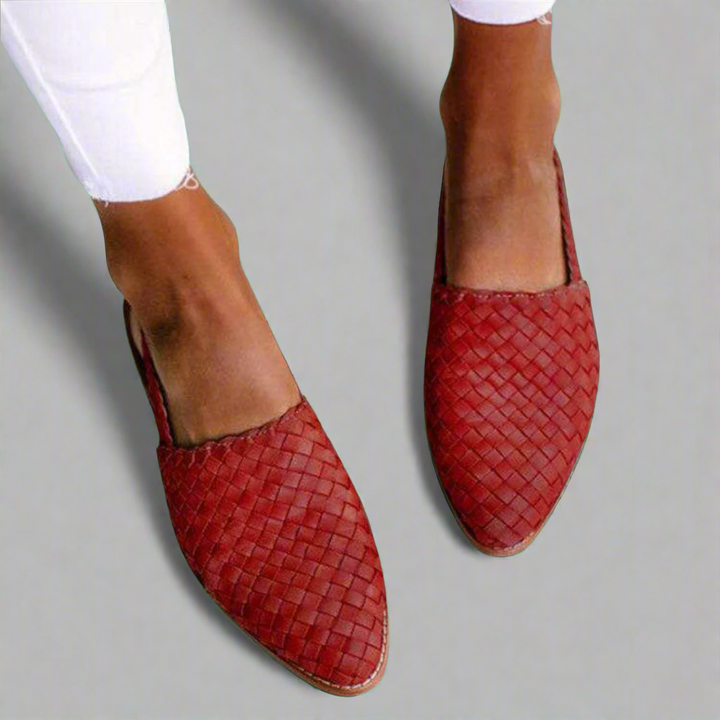 Élégants mocassins plats verts pour femmes, chaussures artisanales polyvalentes, idéales pour le quotidien confortable.