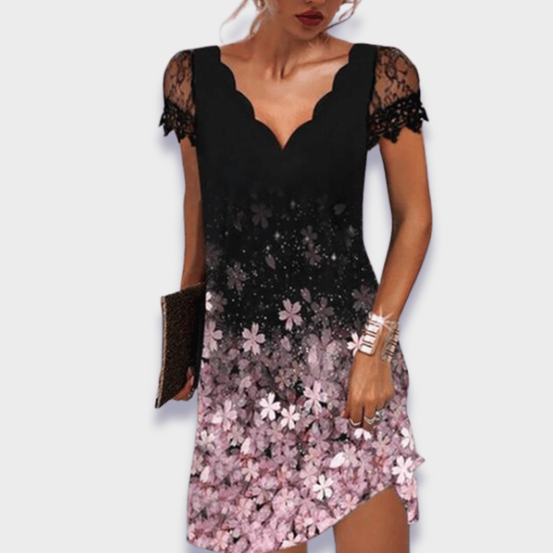 Modèle portant une robe féminine, confortable et élégante, style polyvalent.