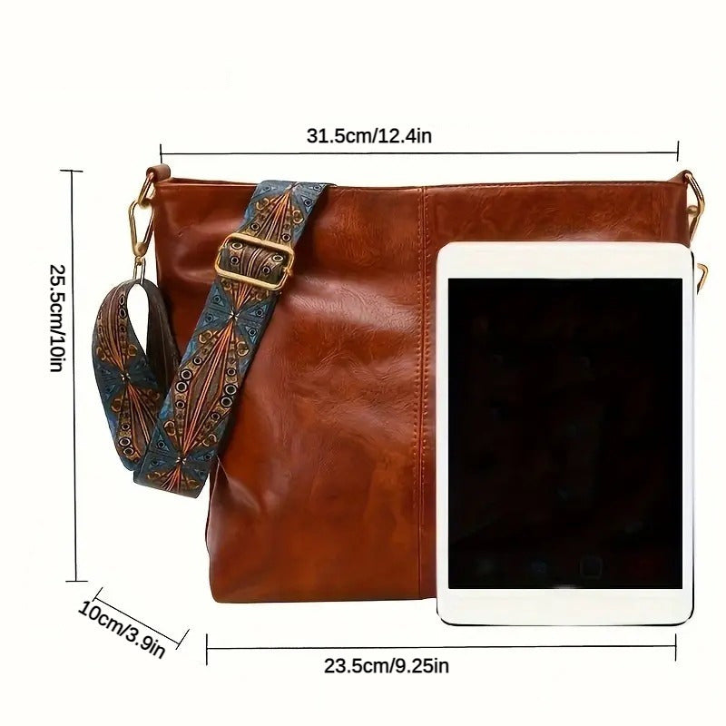 Sac bandoulière femme Wanda en cuir PU, compact, posé sur une table élégante.