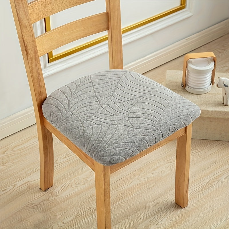 Renouvelez vos chaises avec notre housse extensible jacquard. Protection durable et décoration intérieure élégante.
