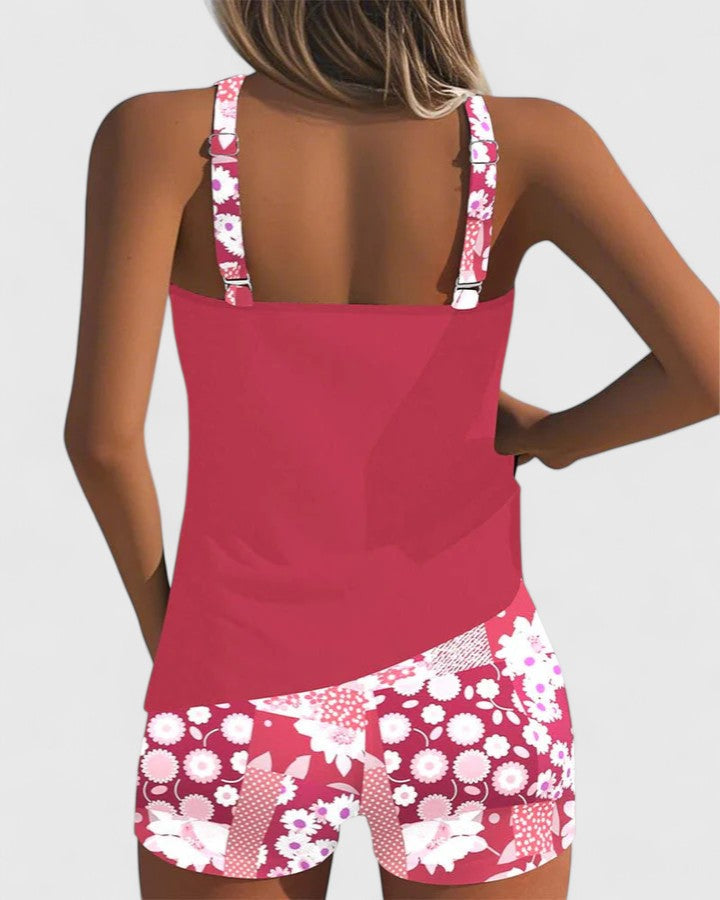 Tankini femme estival: Top uni et short floral pour la piscine et la plage. Confort et style mode balnéaire.