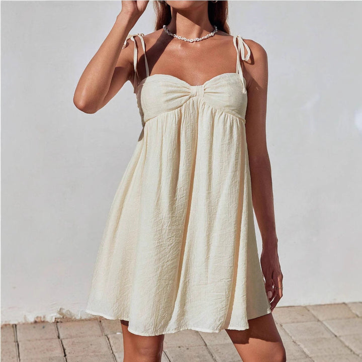 Robe mini élégante pour femme, style ample et confortable. Tenue chic décontractée parfaite pour l'été.