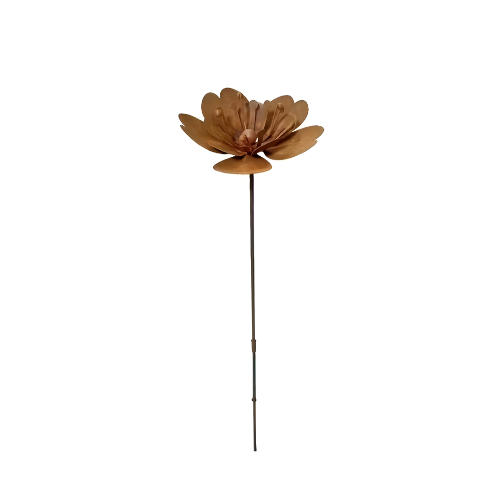 Élégant piquet de jardin fleur en métal rouillé, idéal comme cadeau jardin ou décor extérieur unique.