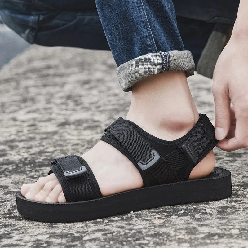 Sandales décontractées homme, parfaites pour l'été et la plage. Chaussures grande taille légères et respirantes.