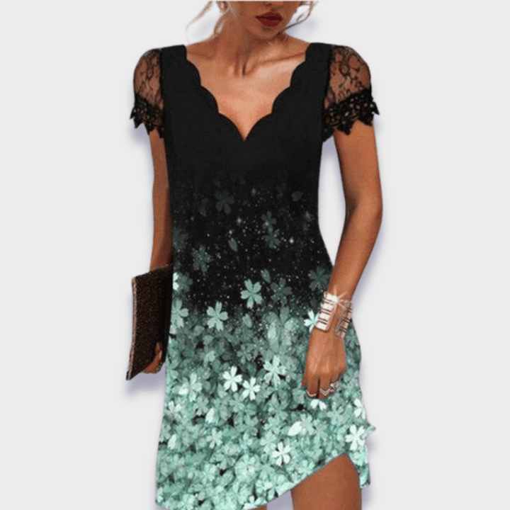 Drapé fluide d'une robe femme confortable et élégante, style intemporel.