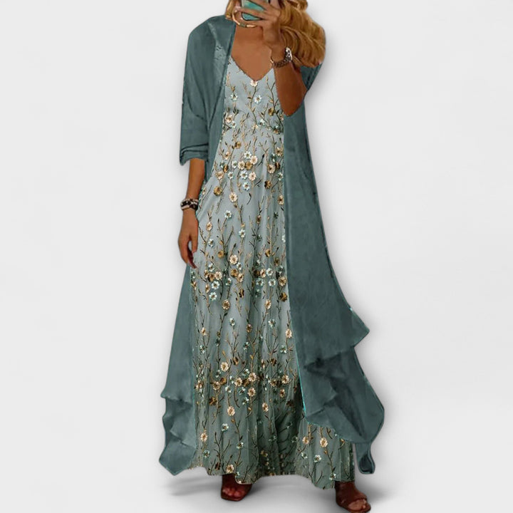 Ensemble élégant robe maxi et veste femme. Tissu fluide, coupe confortable. Idéal printemps-été, mode féminine chic au quotidien.