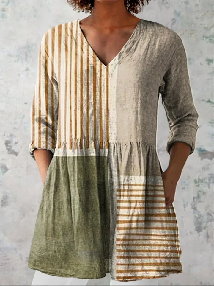 Tunique décontractée femme, rayures graphiques, col en V. Longue et confortable pour un style moderne.