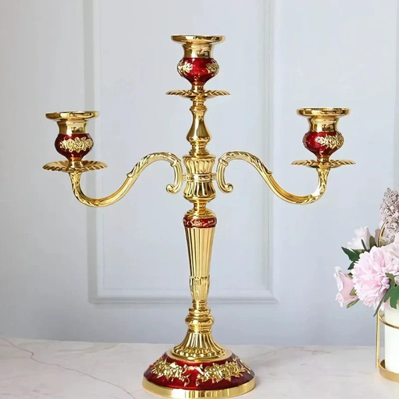 Candelabre 3 bras doré, pièce maîtresse élégante pour votre salon ou salle à manger.