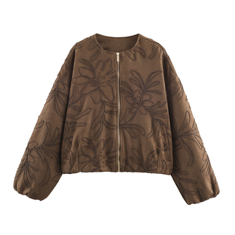 Mode féminine: veste courte décontractée avec broderie florale, parfaite pour un look chic et moderne.