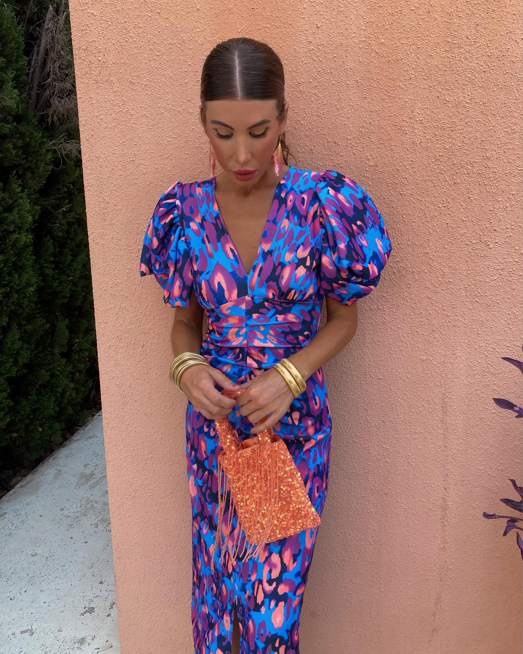 Robe midi Torá élégante pour femme, style printanier chic. Parfaite pour les journées ensoleillées.