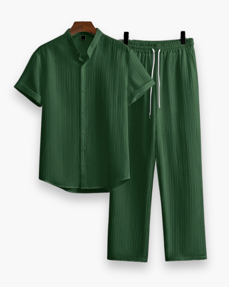 Chemise et pantalon léger homme pour l'été, ensemble décontracté et respirant, parfait pour le confort.