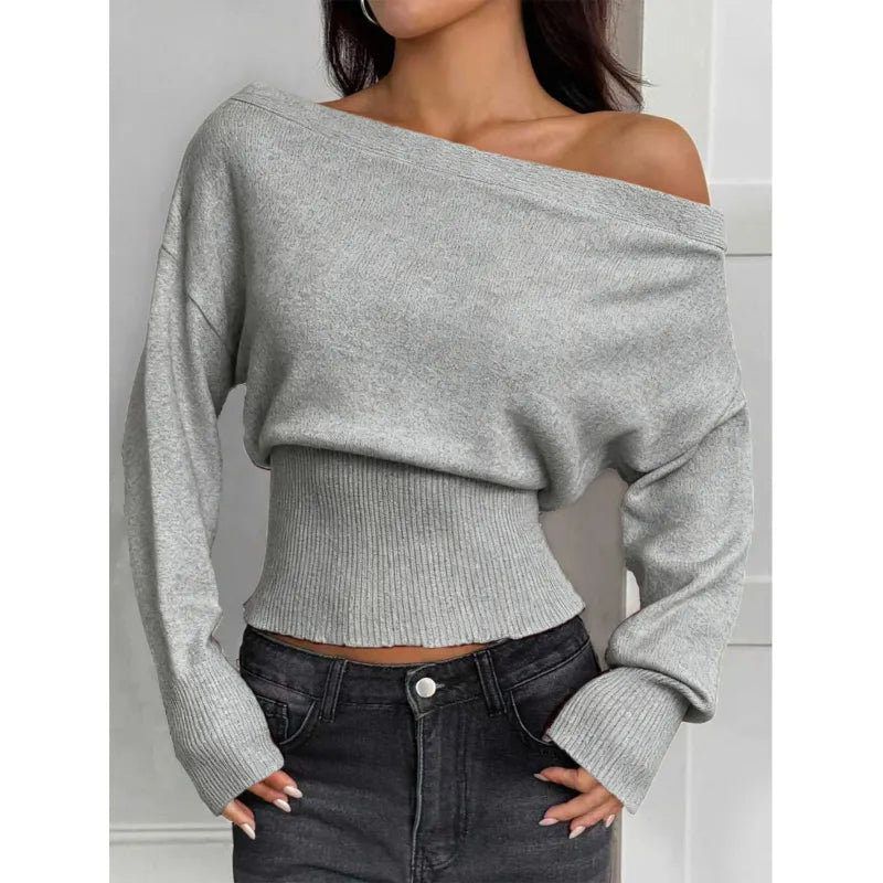Pull femme slim élégant, épaules dénudées, col bateau. Idéal mode automne hiver.