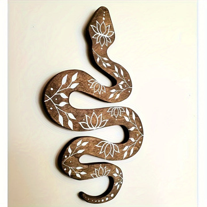 Décoration murale serpent bohème en bois sculpté, ajoutant une touche mystique et artistique à votre intérieur.