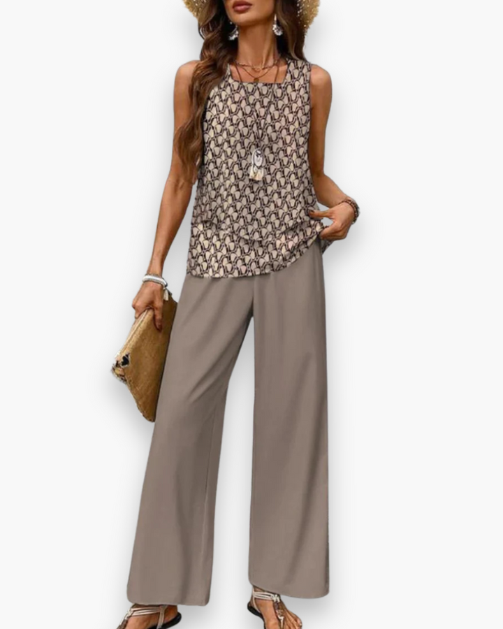 Femme portant un ensemble fluide chic, tenue d'été confortable avec pantalon et haut sans manches, mode estivale.
