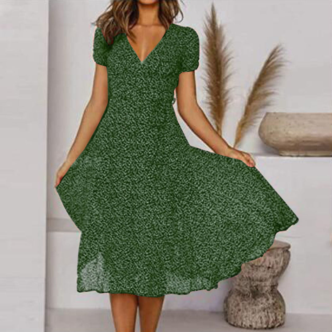 Robe midi évasée élégante pour femme, avec col V, idéale pour un confort estival et un style féminin décontracté.