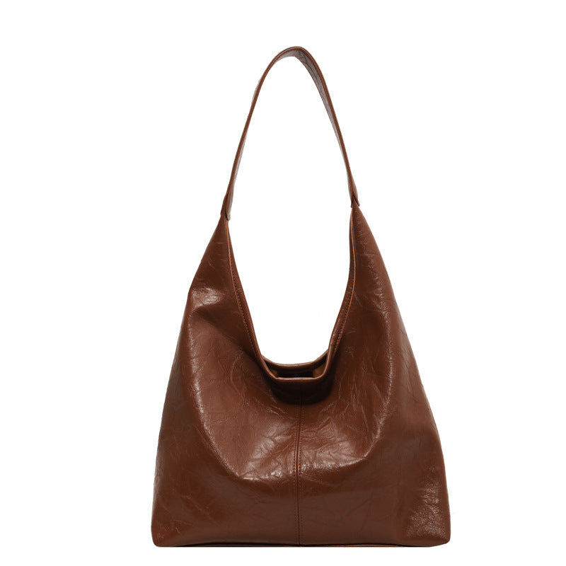 Ensemble sac bandoulière et pochette assortie en cuir vegan pour femme, accessoire mode pratique.