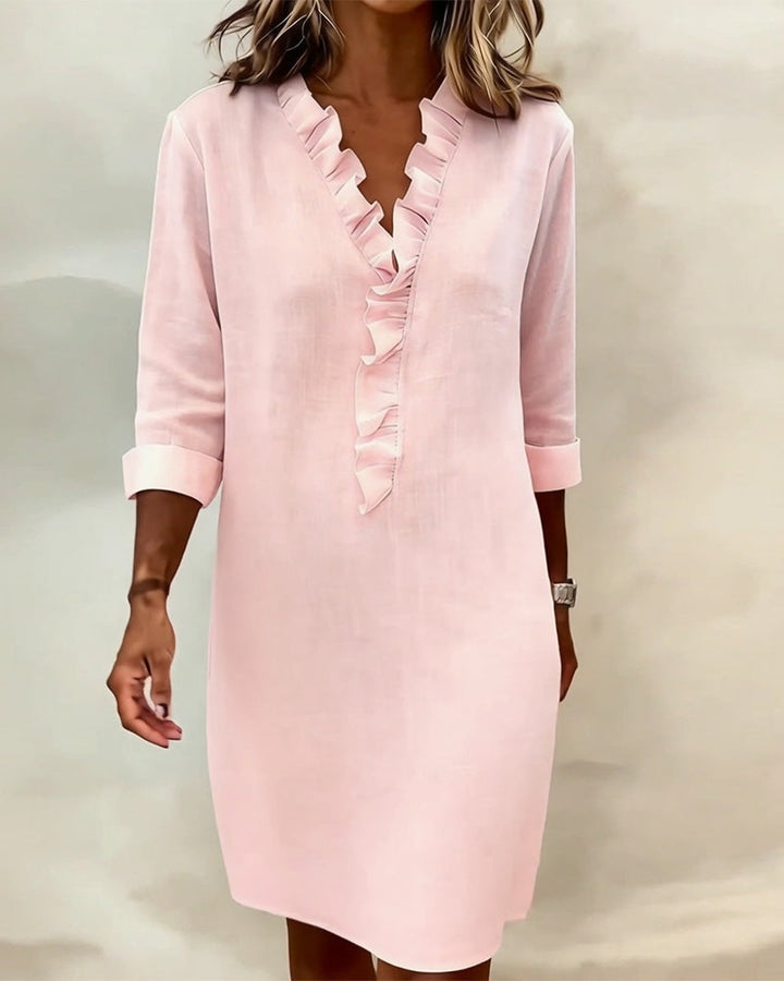 Robe femme élégante à volants et col V, coupe droite pour printemps décontracté.