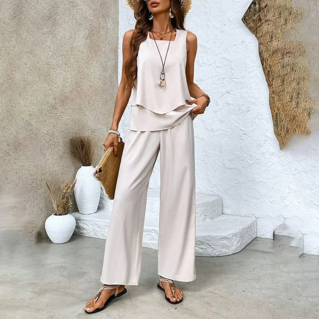 Ensemble mode femme estival 2 pièces, short et haut fluide pour un look d'été chic et moderne.
