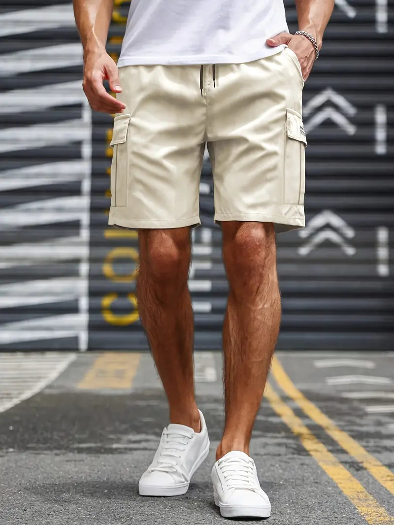 Short cargo homme, tissu infroissable, parfait pour voyager et profiter de l'été avec style.