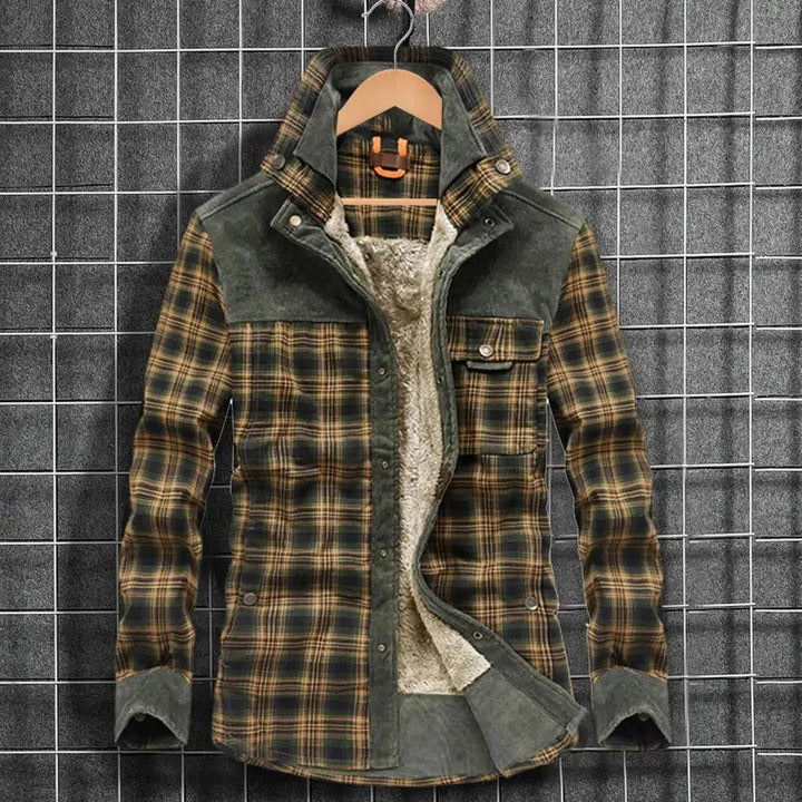 Veste femme à carreaux élégante, boutonnée, chaude pour l'hiver. Confortable et tendance pour un style décontracté.