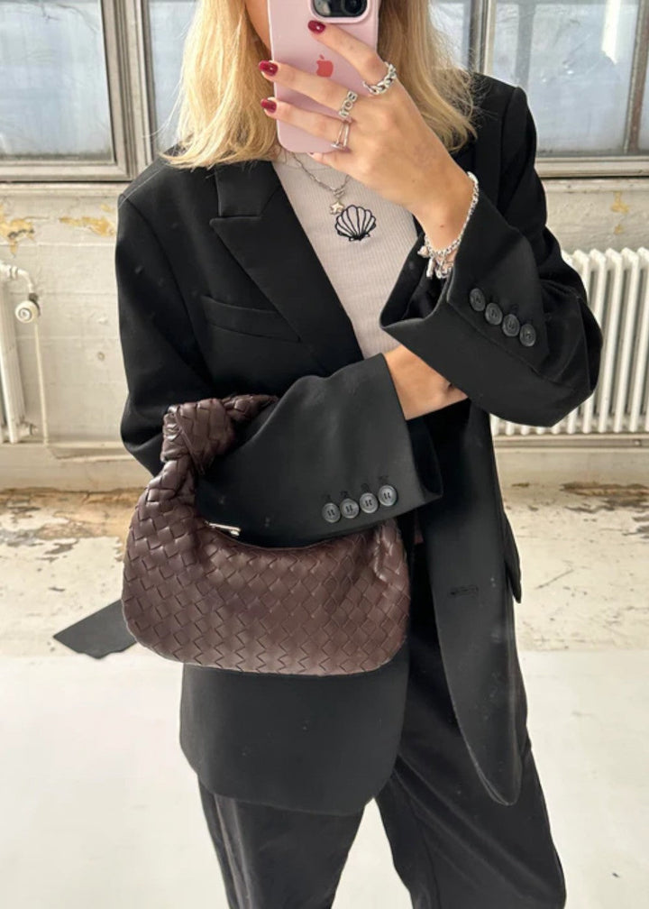 Mini sac tressé design unique, sac à main en similicuir polyvalent pour femme, moderne et stylé.