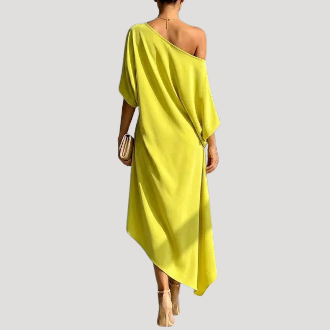 Robe asymétrique moderne une épaule pour femme. Idéale pour un style sophistiqué et mode féminine en soirée.