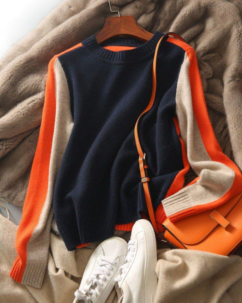 Pull femme rayé graphique, design moderne pour un vêtement féminin à la coupe ajustée, très tendance.