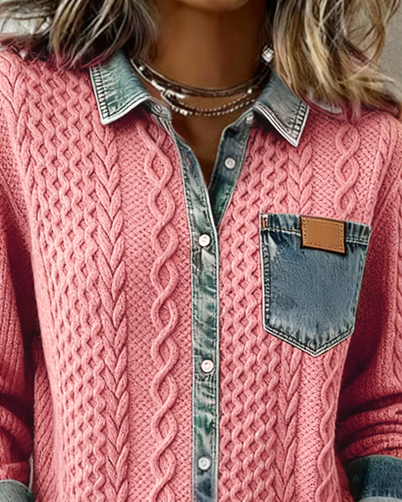 Tendance mode femme: chemise chic en maille torsadée unique avec détails denim. Manches longues.