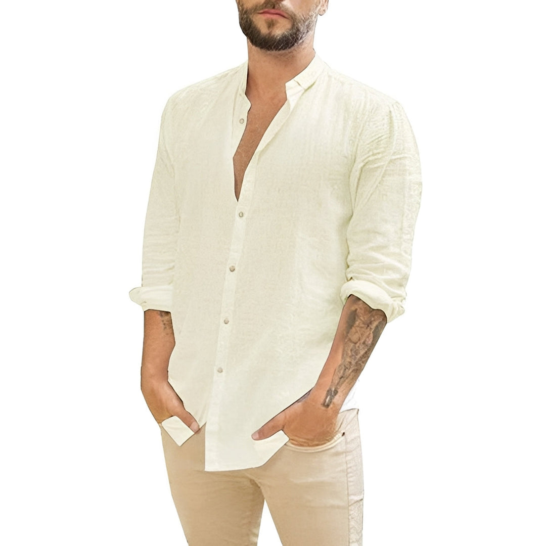 Chemise homme classique en coton blanc, style épuré pour look élégant et confort quotidien.