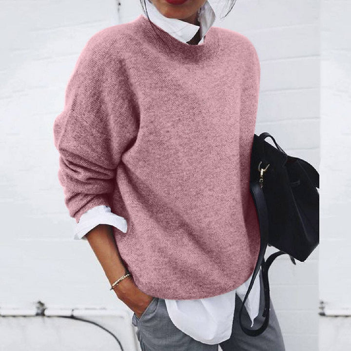 Pull élégant femme col rond, chandail confortable chic pour l'hiver. Vêtement classique et haut mode.