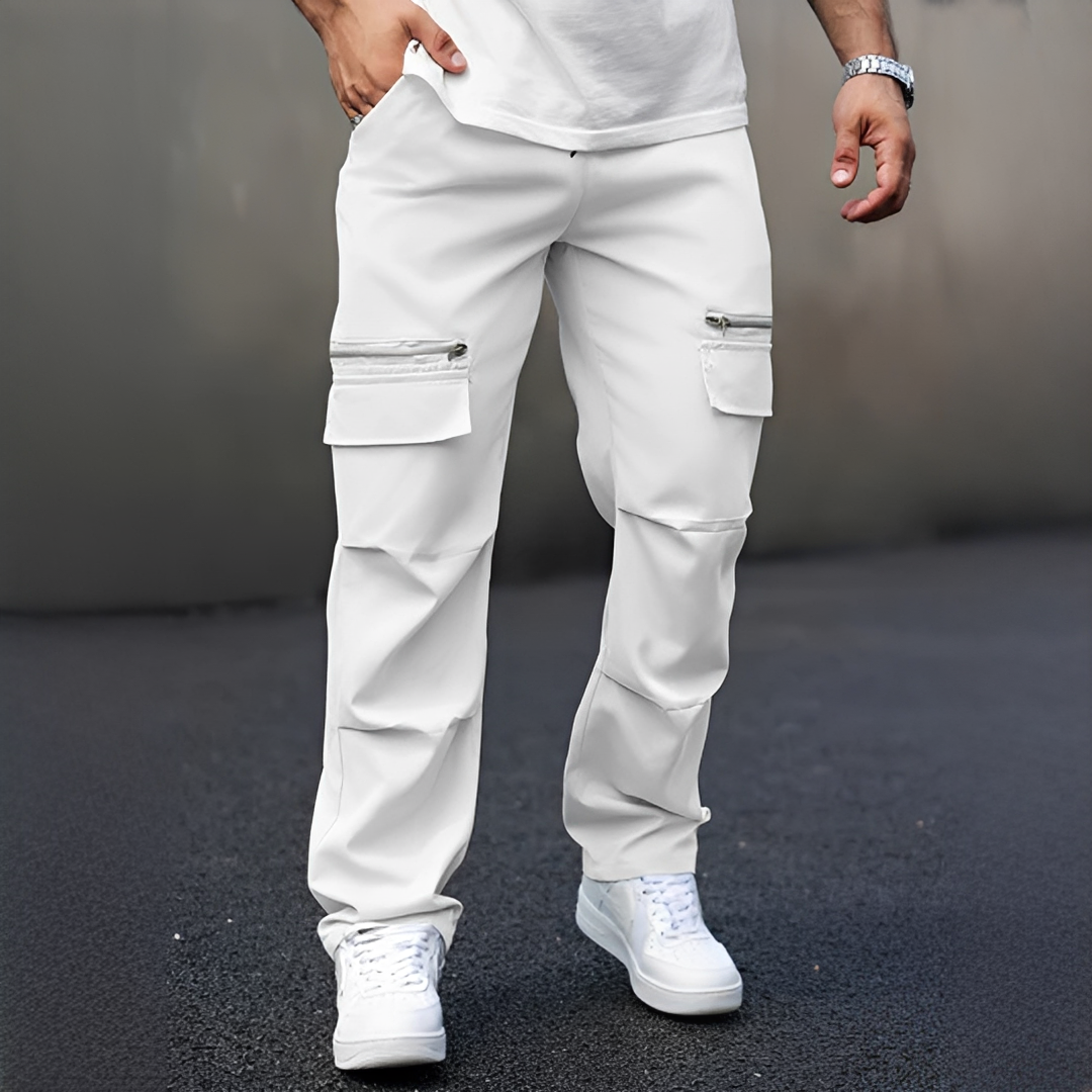 Pantalon cargo homme confortable et décontracté, idéal pour le streetwear urbain. Poches multiples pratiques.