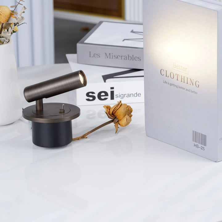 Lampe murale LED design pour la lecture, parfaite comme éclairage d'appoint en chambre.