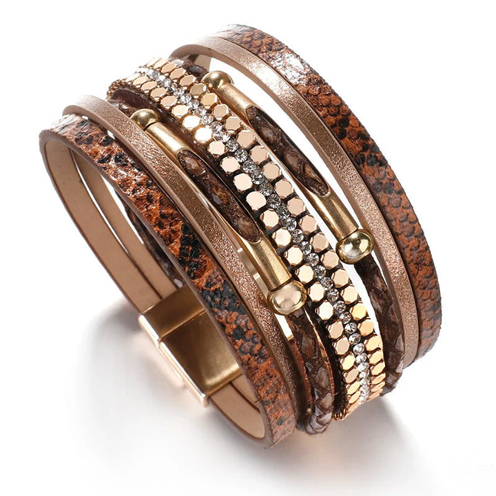 Bracelet femme en cuir tressé multicouche, motif serpent unique. Bijou mode avec fermoir en acier inoxydable.
