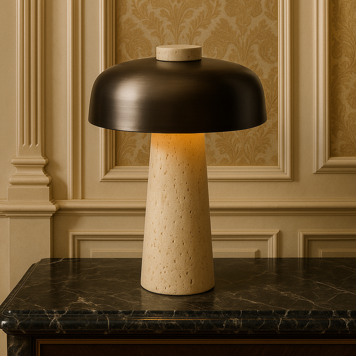 Lampe de table en pierre naturelle de travertin, style minimaliste. Apporte une lumière d'ambiance chaleureuse.