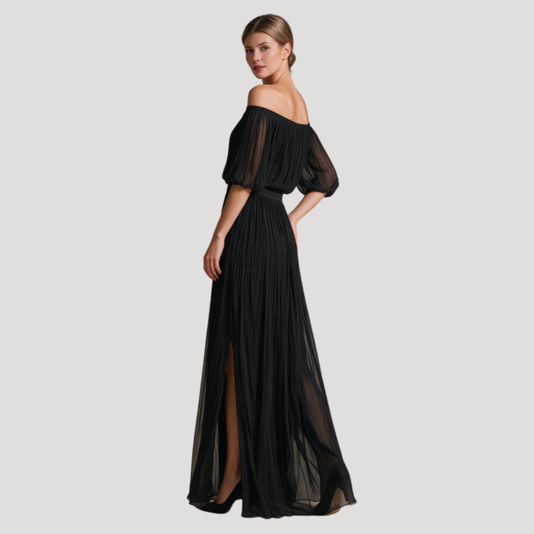 Robe de soirée chic pour femme, longue et plissée, idéale pour mariage. Design fluide et raffiné.