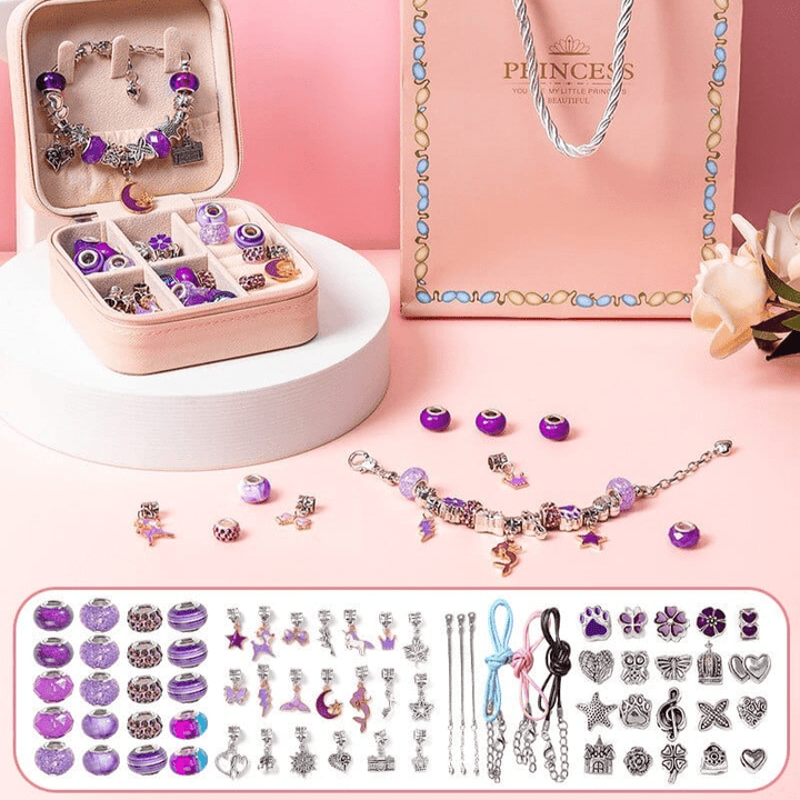 Fille souriante créant un bracelet personnalisé avec le kit de bijoux DIY. Activité manuelle créative sans écran.