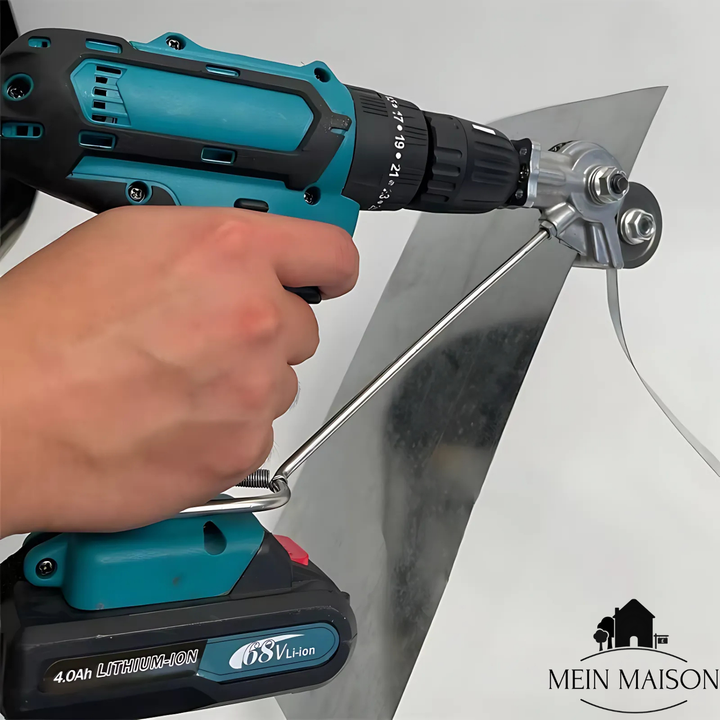 Accessoire coupe-tôle universel monté sur perceuse. Précision et sécurité pour vos projets DIY.