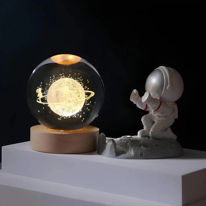 Lampe LED cristal, design univers, apporte une lumière douce et une ambiance fantaisie.