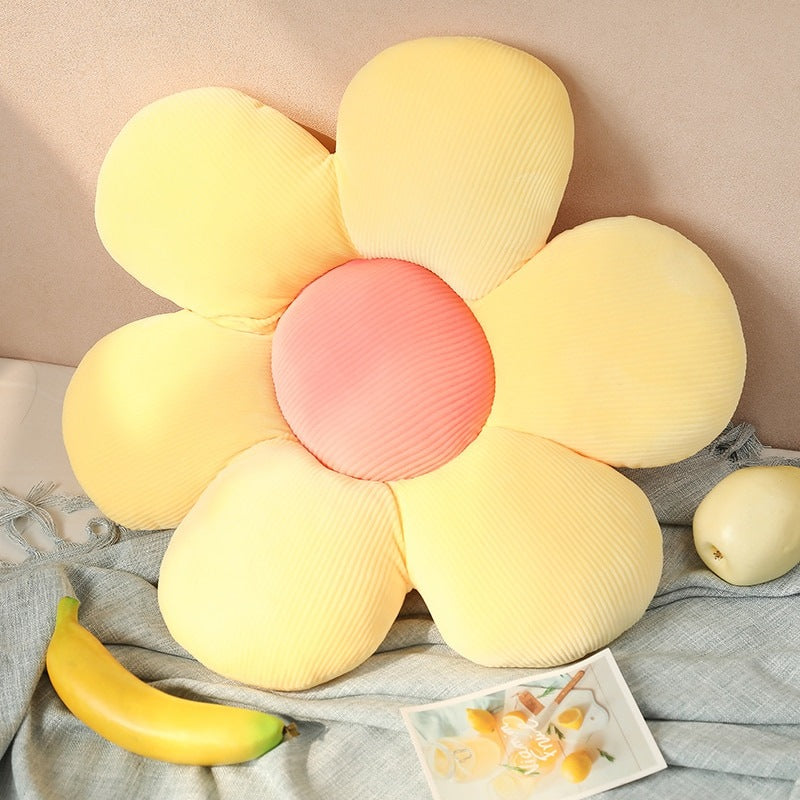 Coussin de salon fleur 40cm. Le velours doux et son design unique apportent chic et confort à la maison.