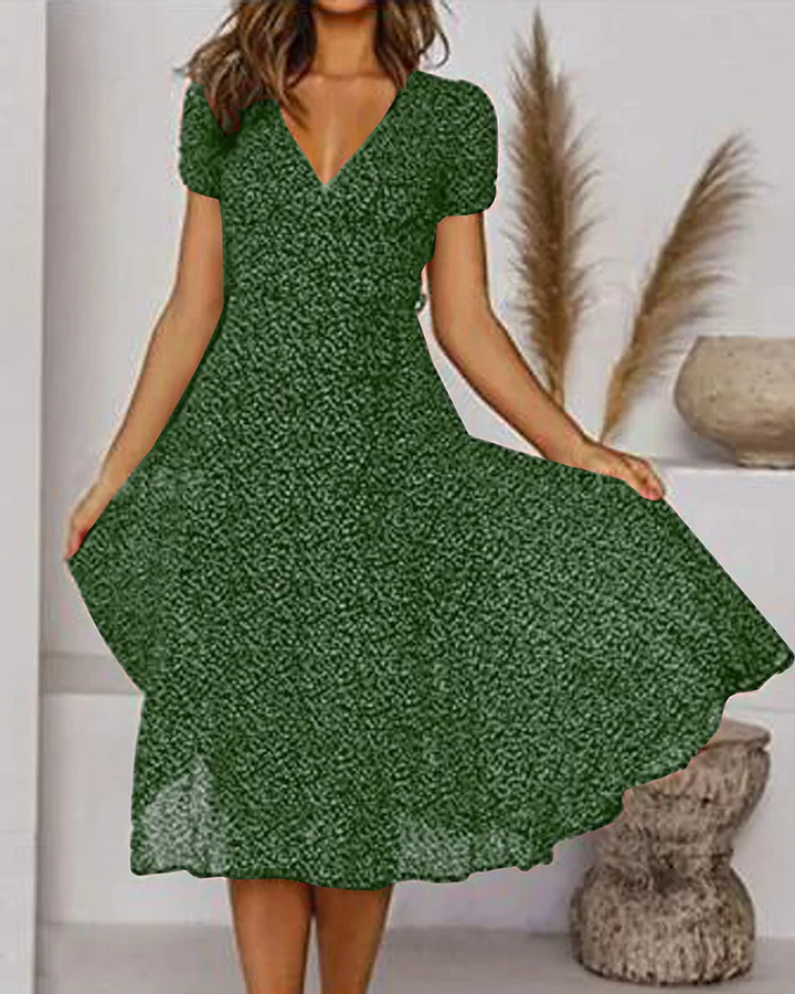 Robe été femme fluide et légère avec motif floral, col V, pour un confort chic et tendance.